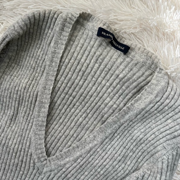 Brandy Melville crop sweater - Picture 2 of 4